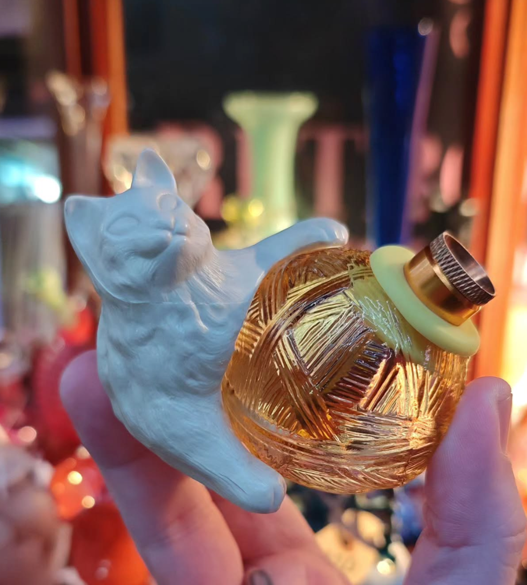 1970s rare avon cat and yarn ball dry pipe