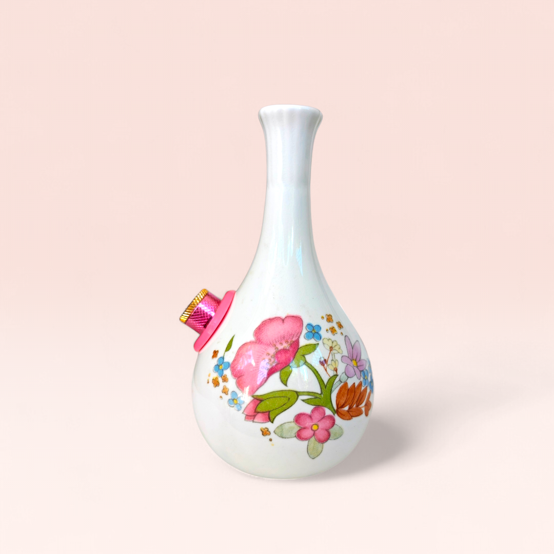 wedgewood bone china made in england 'meadow-sweet' vase bong
