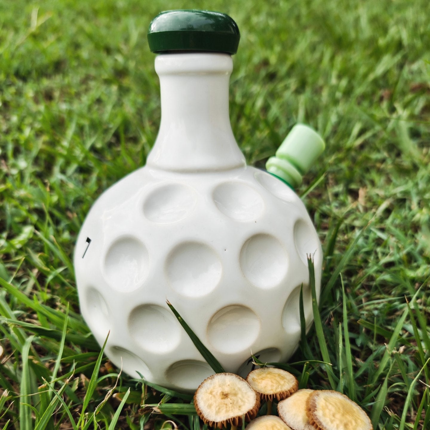 vintage golf ball decanter bong with lucky 7s