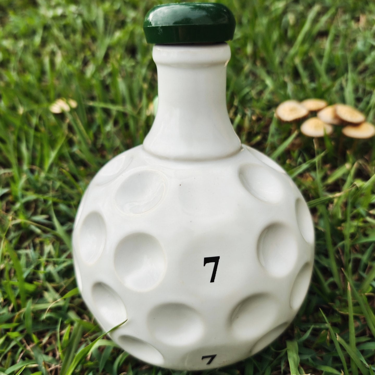 vintage golf ball decanter bong with lucky 7s