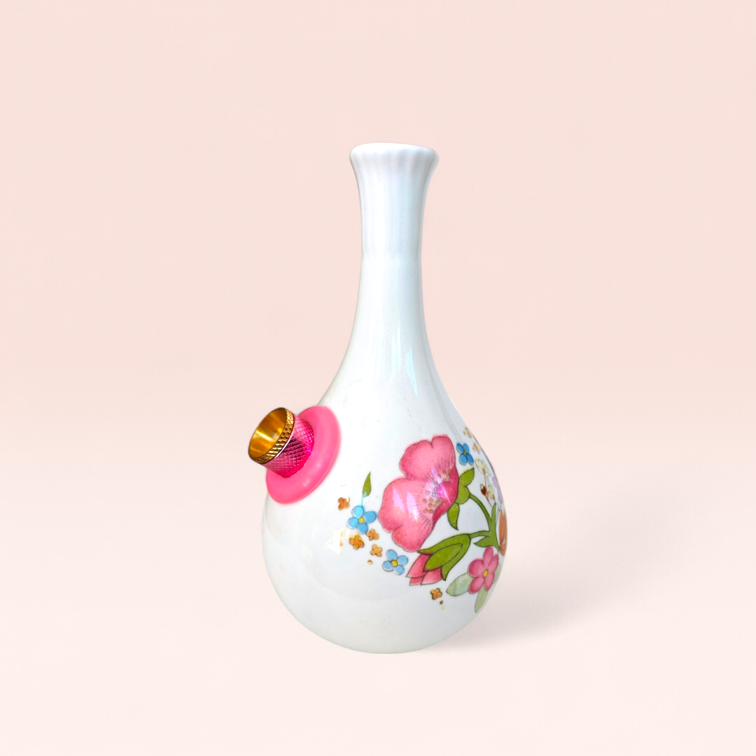 wedgewood bone china made in england 'meadow-sweet' vase bong