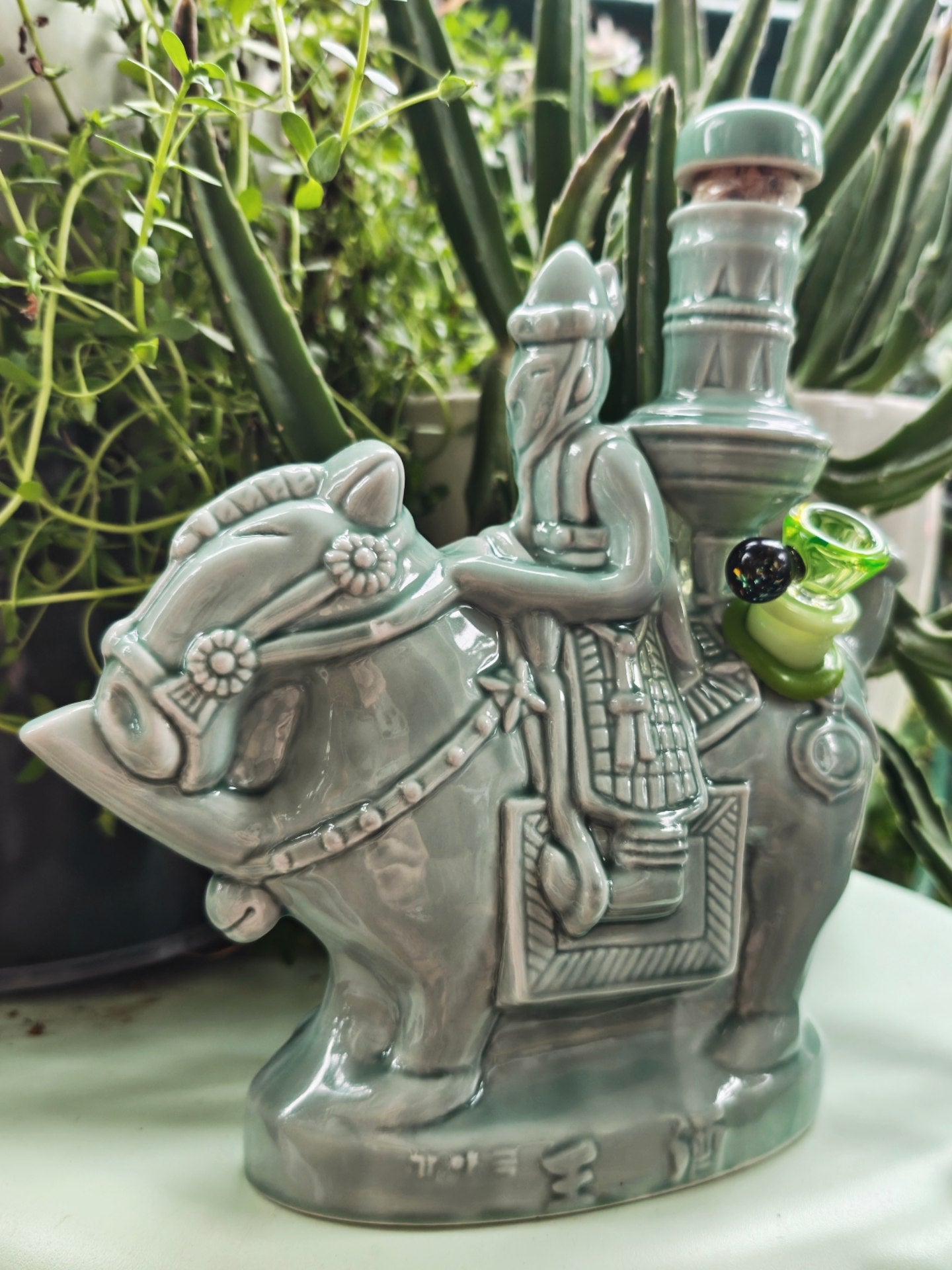 super rare 70s jade green korean nomad decanter bong with UV bowl