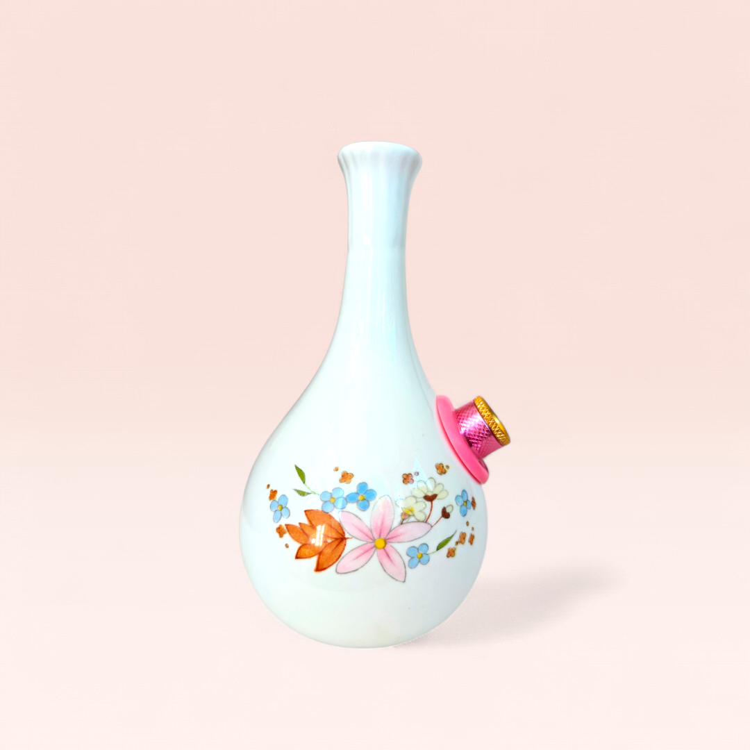 wedgewood bone china made in england 'meadow-sweet' vase bong