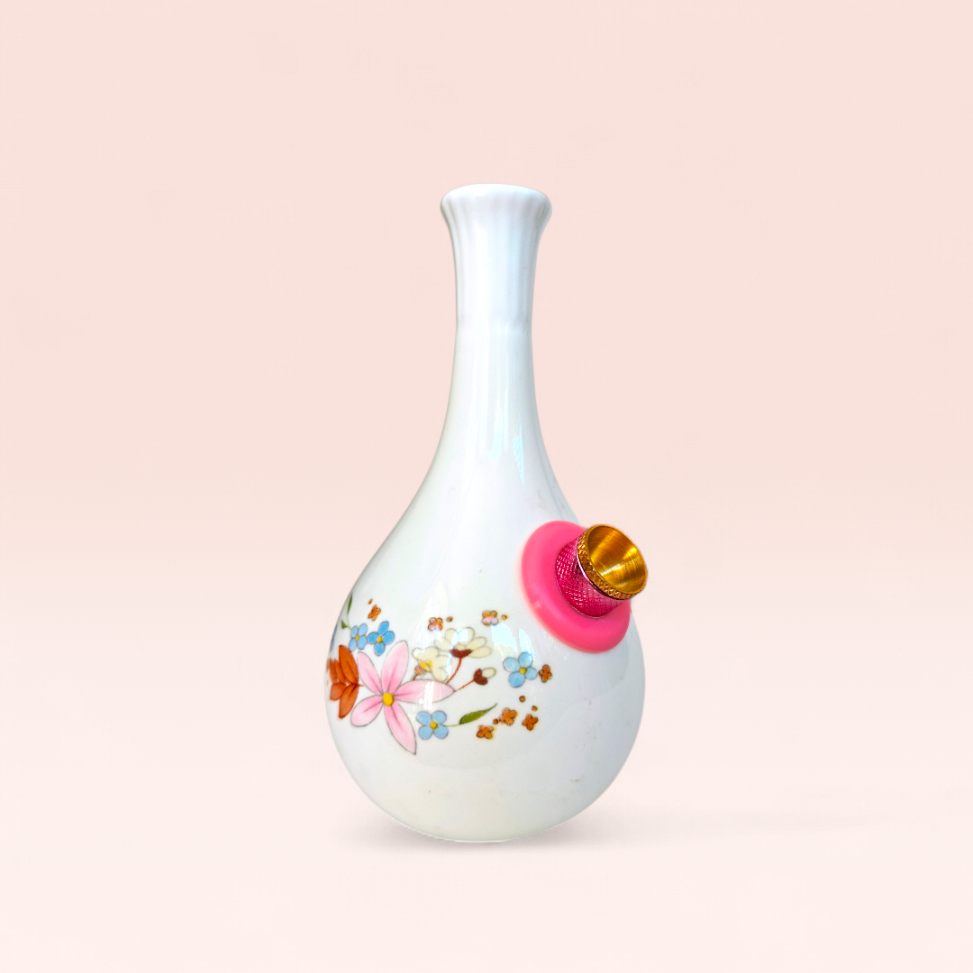 wedgewood bone china made in england 'meadow-sweet' vase bong