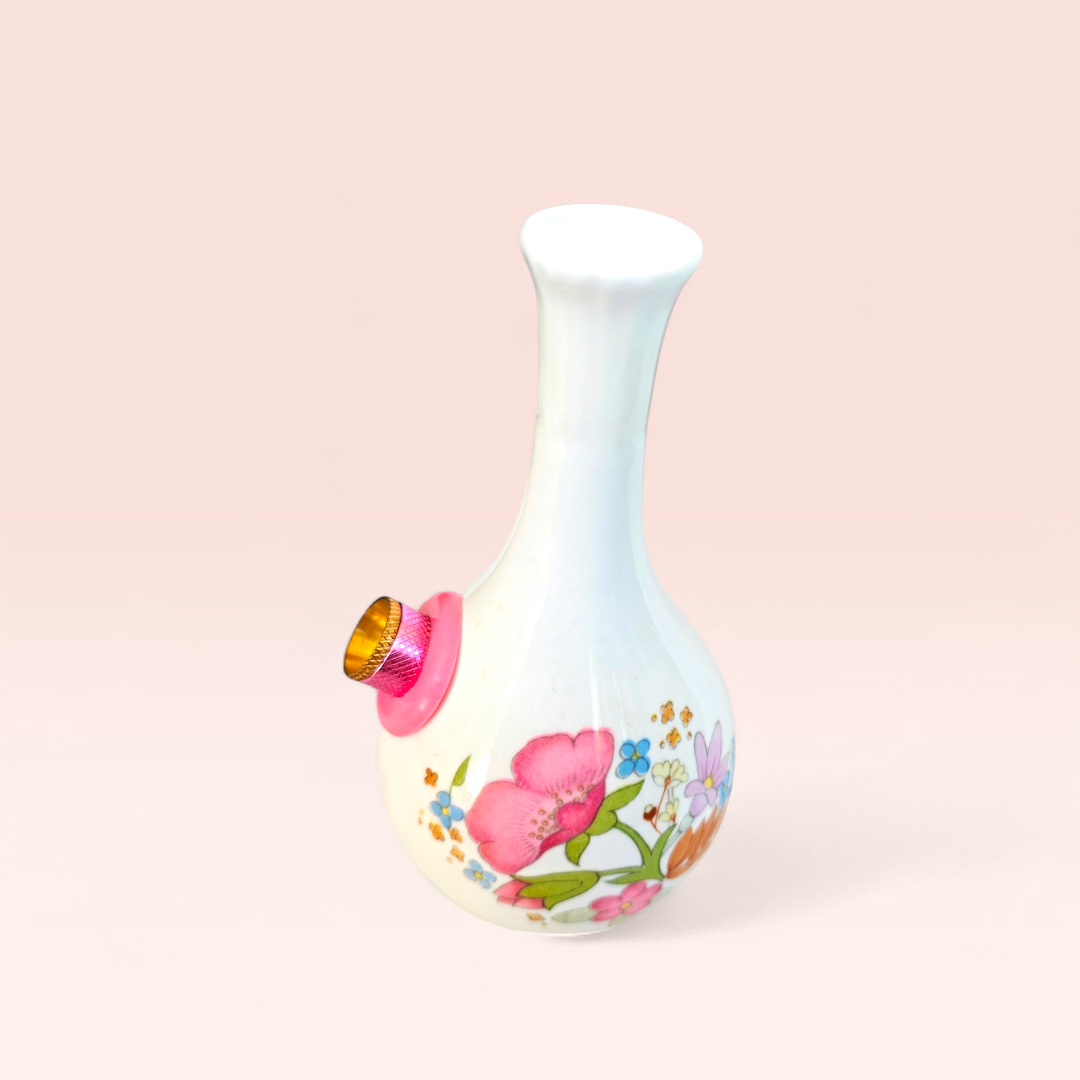 wedgewood bone china made in england 'meadow-sweet' vase bong