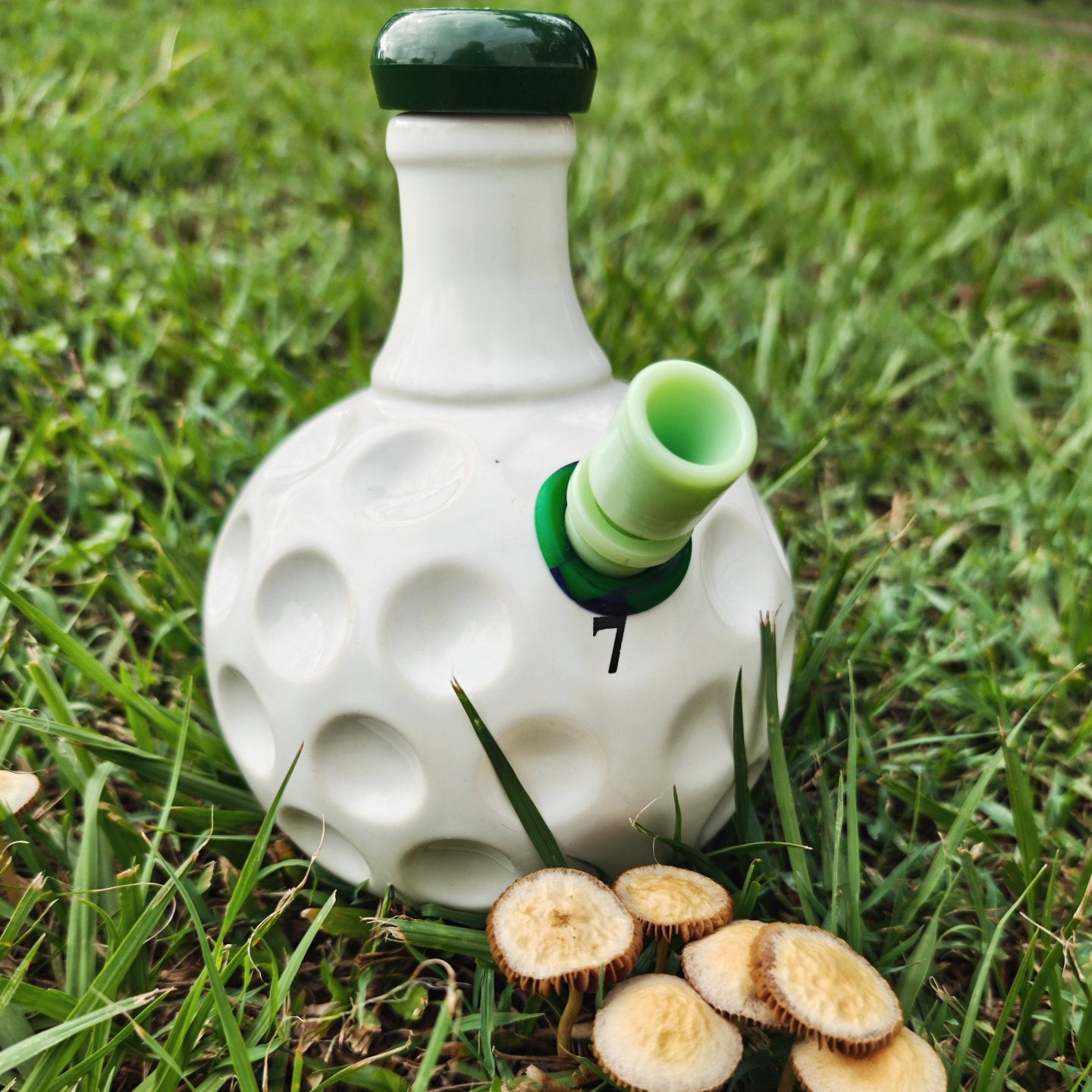 vintage golf ball decanter bong with lucky 7s