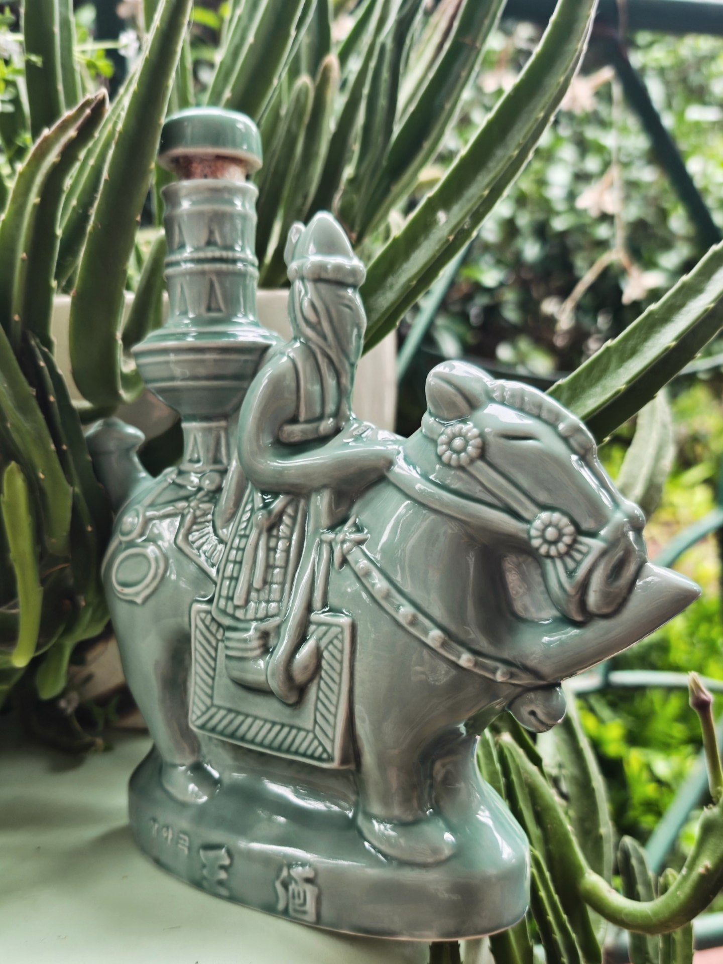 super rare 70s jade green korean nomad decanter bong with UV bowl